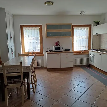 Alba Comelico 公寓 *